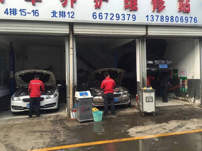 汽車排氣管滴水是怎么回事呢？