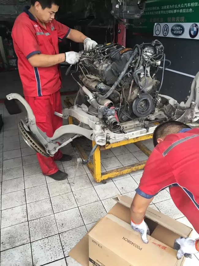 汽車車窗玻璃保養(yǎng)有什么要注意的？